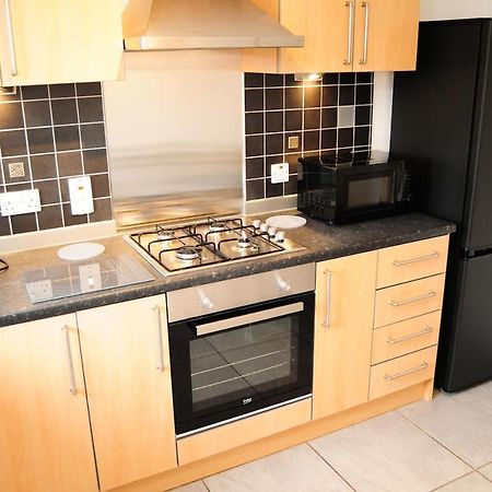 New Glasgow Family Home - Private Parking Екстер'єр фото