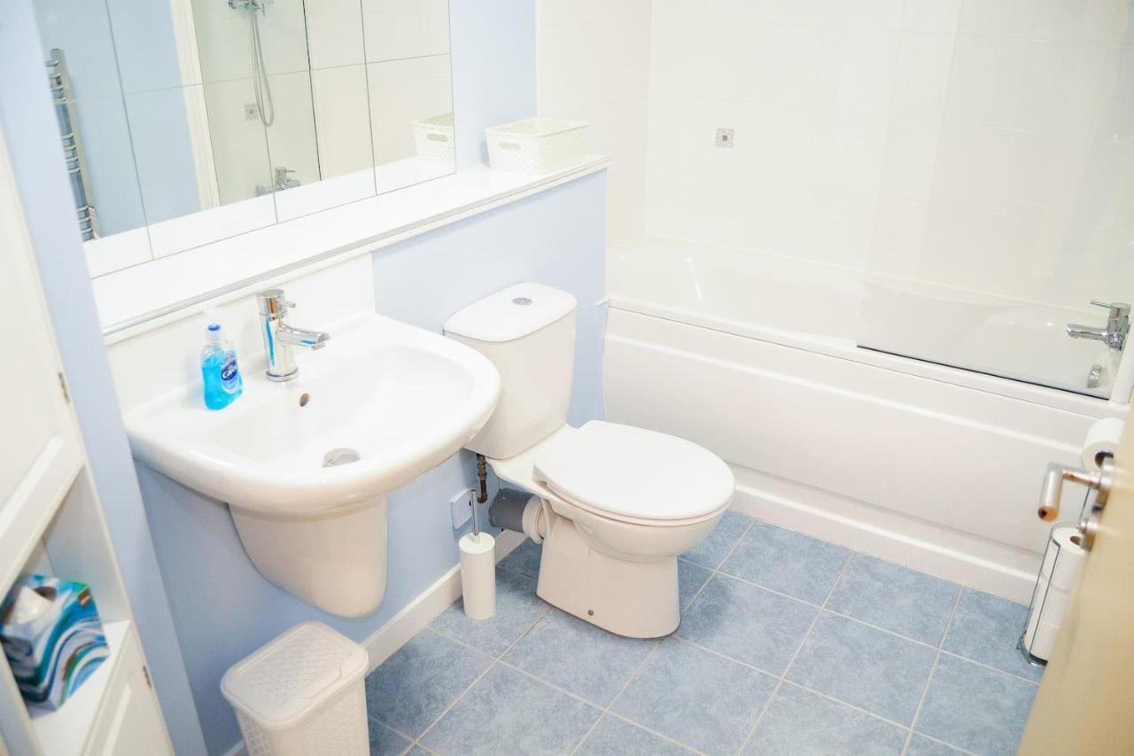 New Glasgow Family Home - Private Parking Екстер'єр фото