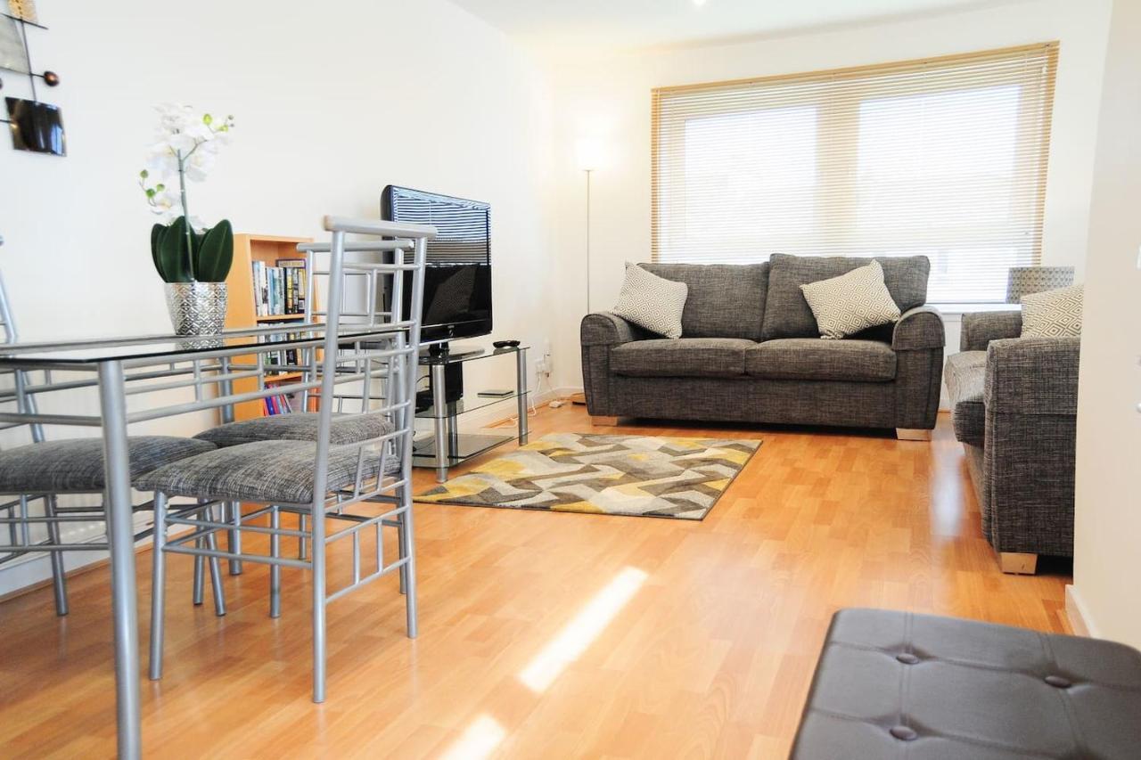New Glasgow Family Home - Private Parking Екстер'єр фото
